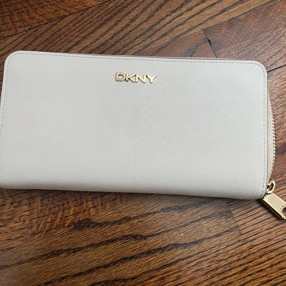 DKNY White Zipper Wallet